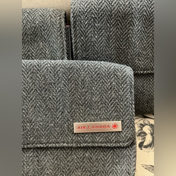 Air Canada Business First Class Amenity Bag Toiletry Case Grey Chevron Tweed NEW - Picture 4 of 8